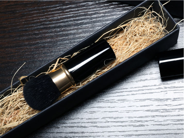 retractable face brush