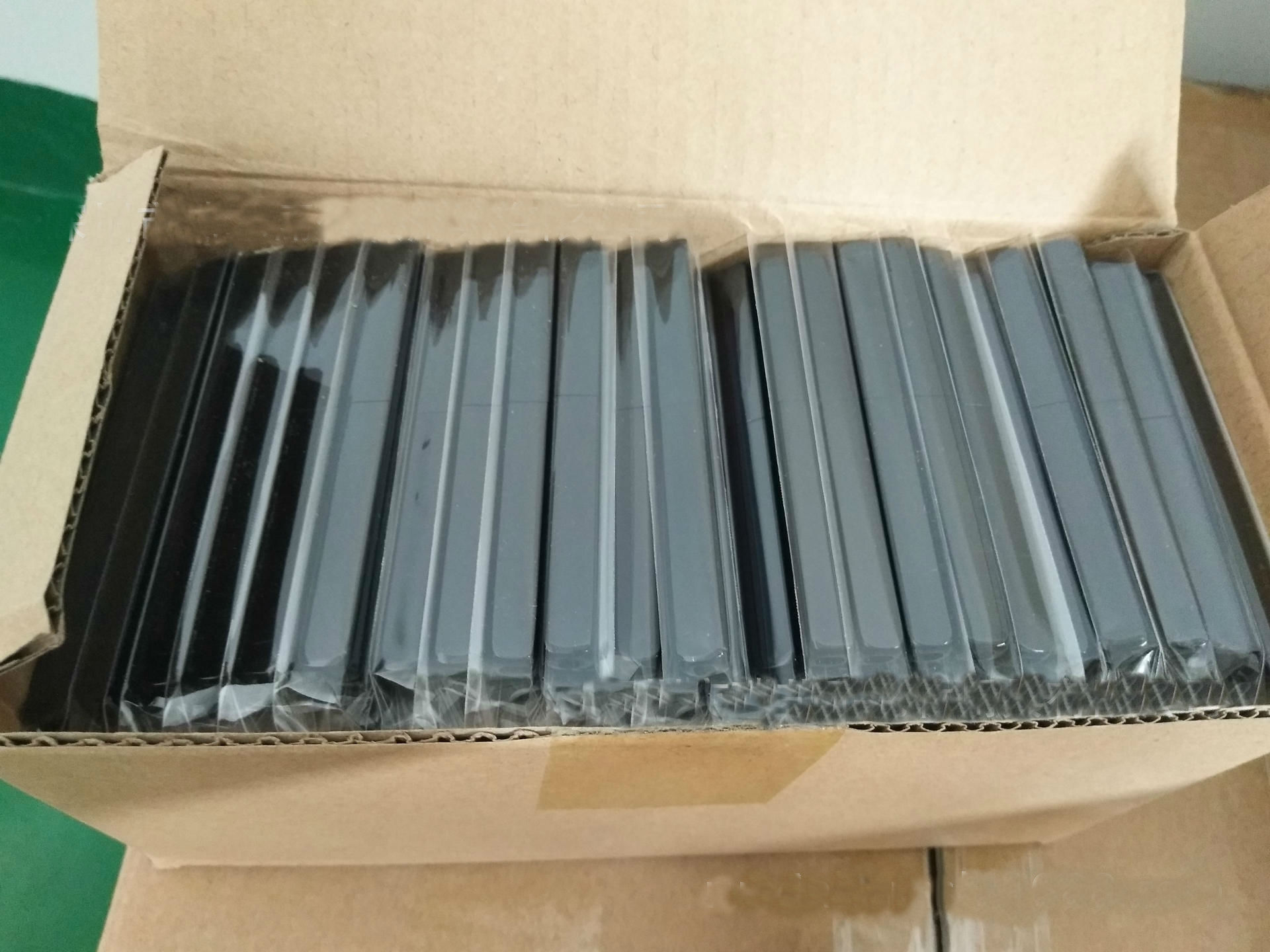 Retractable Lip Brush